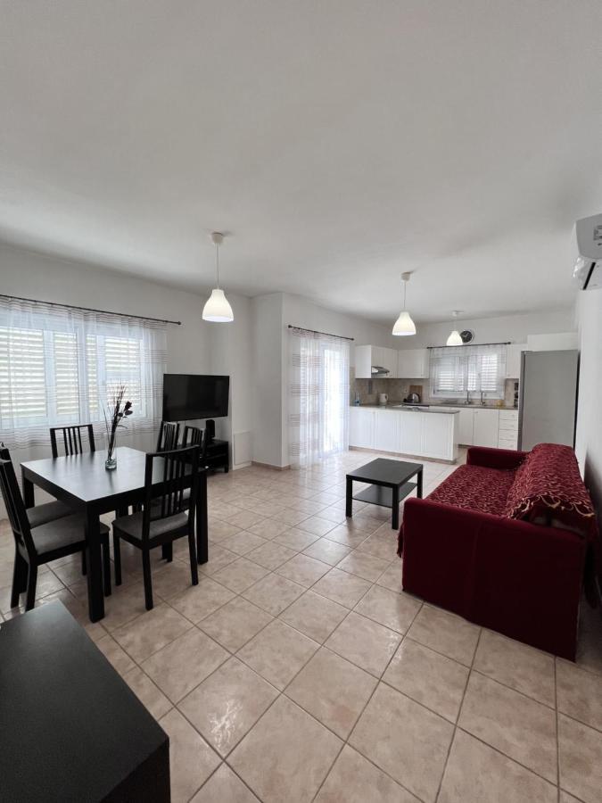 Pafia Sunbeach Townhouse Pafos Exterior foto